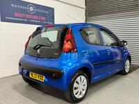 PEUGEOT 107